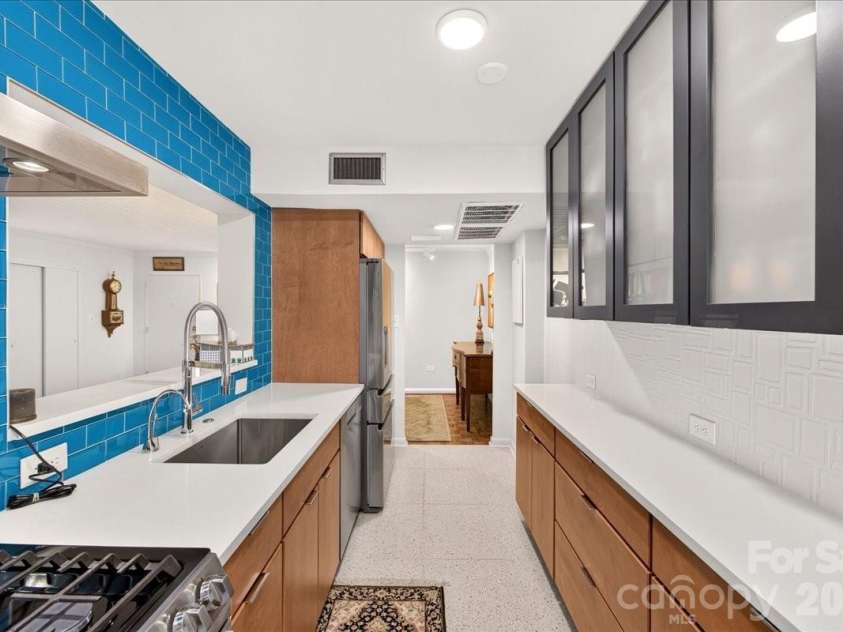 1300 Queens Road, Charlotte, NC 28207.  MLS# CAR4414107, YatesRealty ID 11002. 