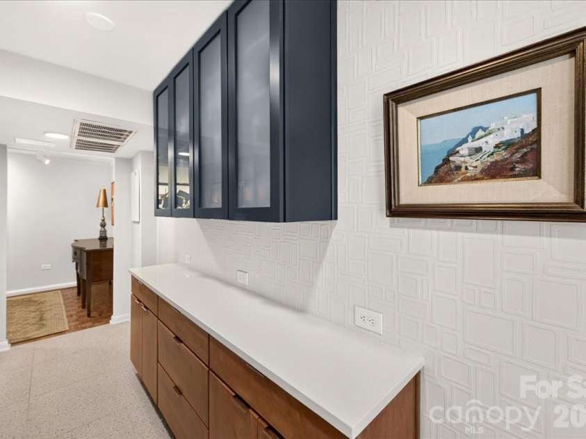 1300 Queens Road, Charlotte, NC 28207.  MLS# CAR4414107, YatesRealty ID 11002. 