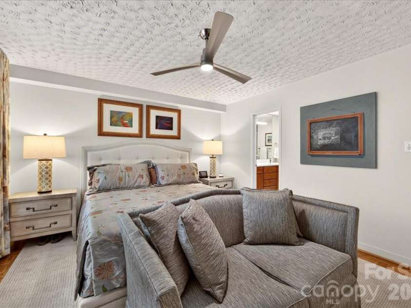 1300 Queens Road, Charlotte, NC 28207.  MLS# CAR4414107, YatesRealty ID 11002. 
