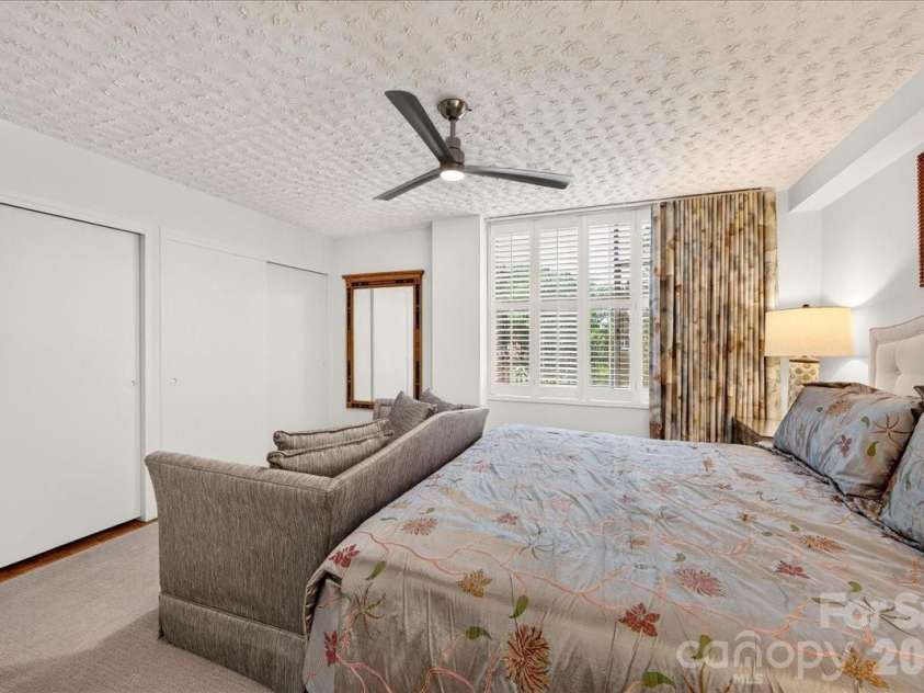 1300 Queens Road, Charlotte, NC 28207.  MLS# CAR4414107, YatesRealty ID 11002. 