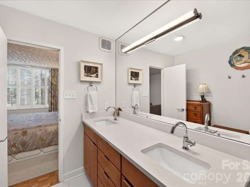1300 Queens Road, Charlotte, NC 28207.  MLS# CAR4414107, YatesRealty ID 11002. 