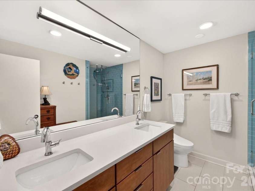 1300 Queens Road, Charlotte, NC 28207.  MLS# CAR4414107, YatesRealty ID 11002. 