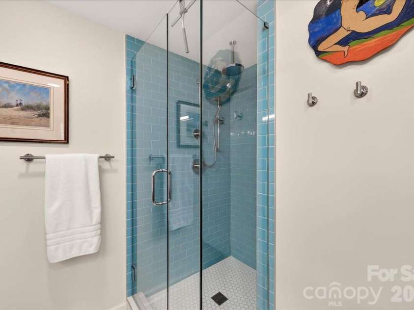 1300 Queens Road, Charlotte, NC 28207.  MLS# CAR4414107, YatesRealty ID 11002. 
