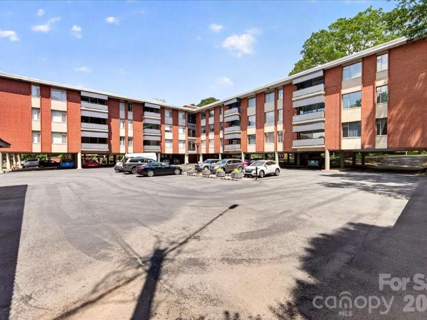 1300 Queens Road, Charlotte, NC 28207.  MLS# CAR4414107, YatesRealty ID 11002. 