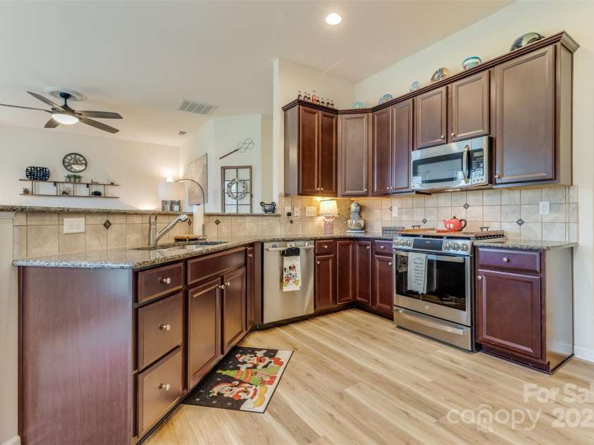 2077 Taney Way, Fort Mill, SC 29707.  MLS# CAR4246046, YatesRealty ID 11002. Kitchen