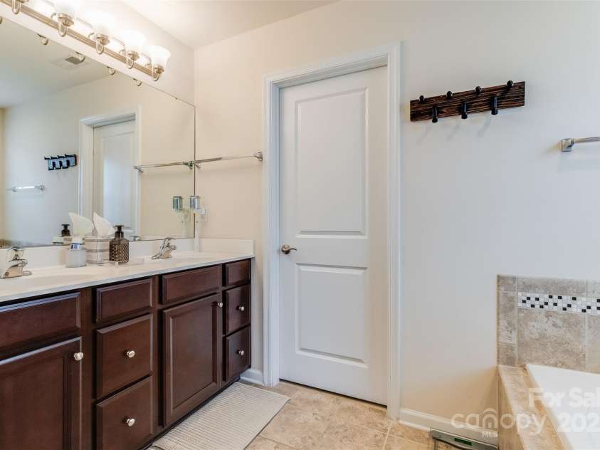 2077 Taney Way, Fort Mill, SC 29707.  MLS# CAR4246046, YatesRealty ID 11002. Primary Bath