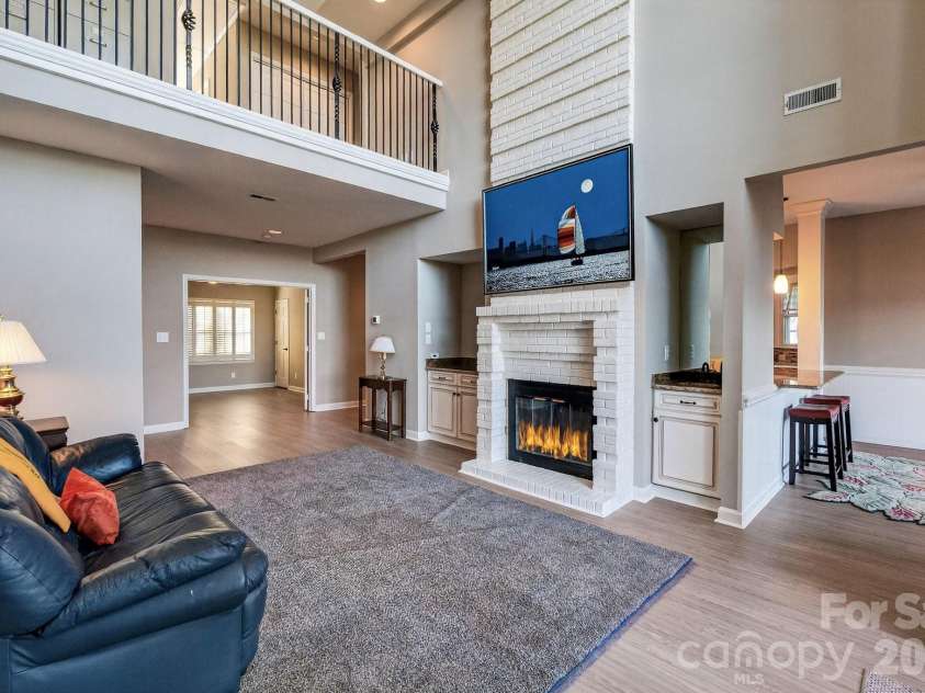 18525 Vineyard Point Lane, Cornelius, NC 28031.  MLS# CAR4344393, YatesRealty ID 11004. 