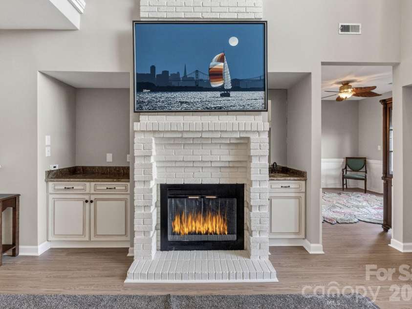 18525 Vineyard Point Lane, Cornelius, NC 28031.  MLS# CAR4344393, YatesRealty ID 11004. 
