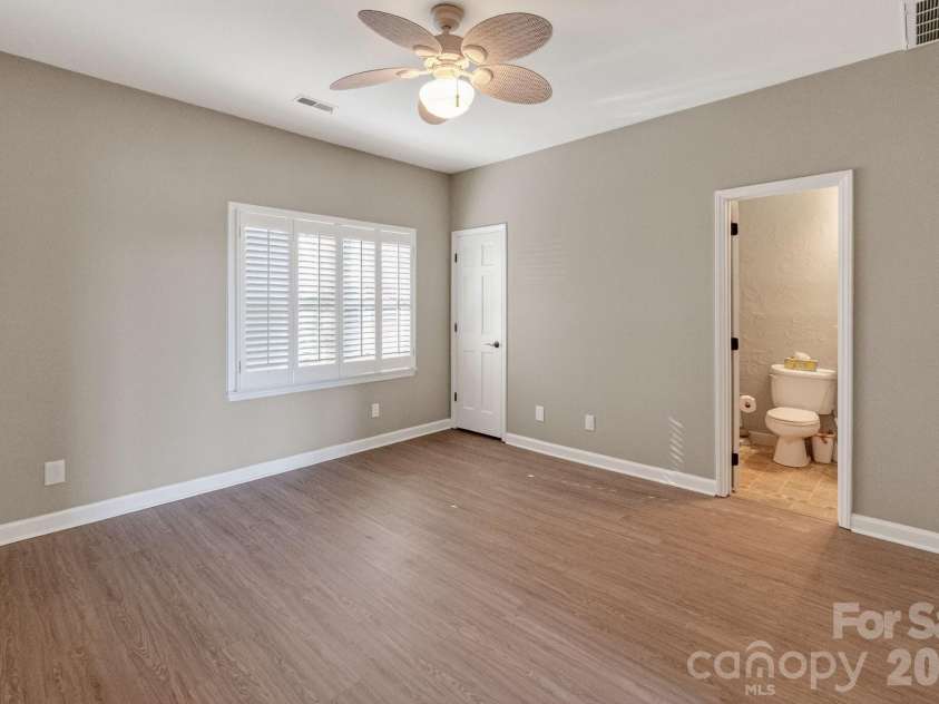18525 Vineyard Point Lane, Cornelius, NC 28031.  MLS# CAR4344393, YatesRealty ID 11004. 