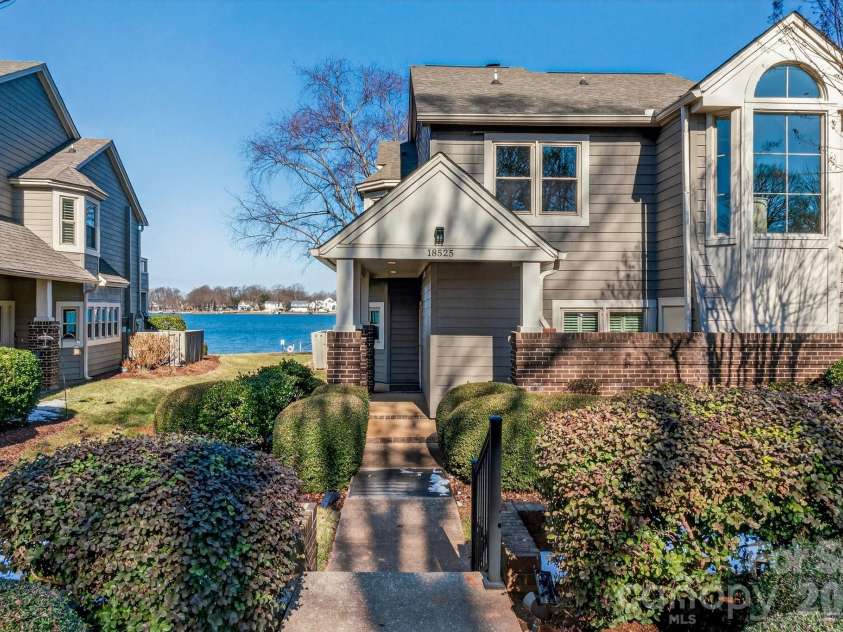 18525 Vineyard Point Lane, Cornelius, NC 28031.  MLS# CAR4344393, YatesRealty ID 11004. 