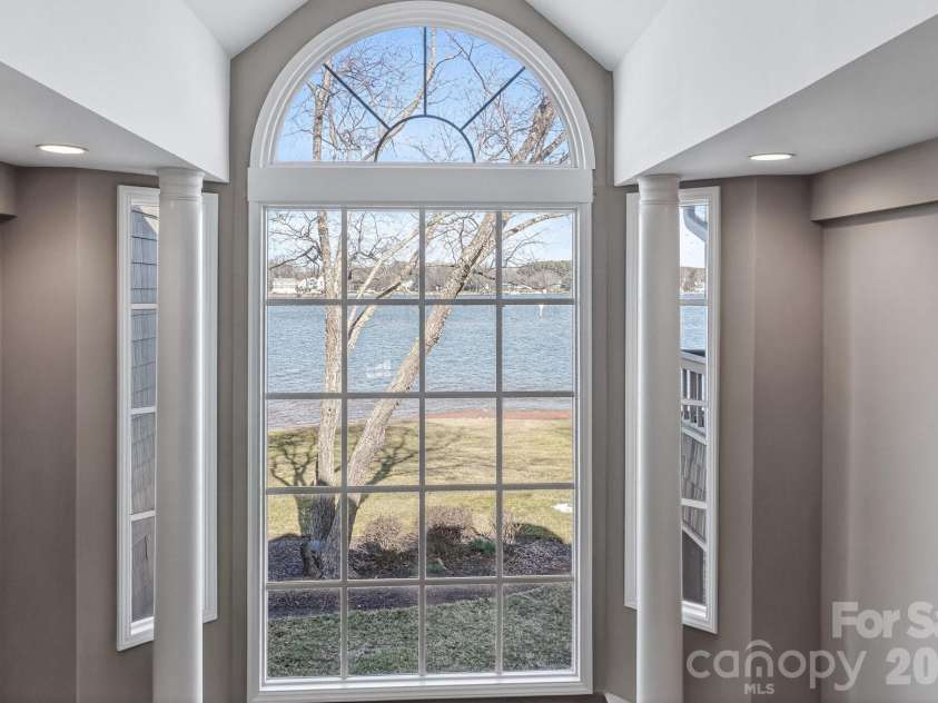 18525 Vineyard Point Lane, Cornelius, NC 28031.  MLS# CAR4344393, YatesRealty ID 11004. 