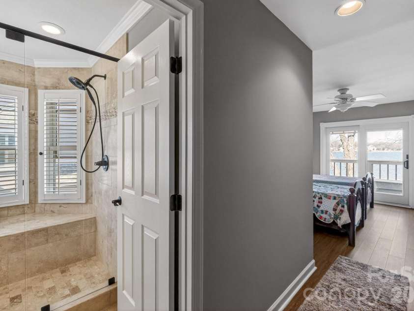 18525 Vineyard Point Lane, Cornelius, NC 28031.  MLS# CAR4344393, YatesRealty ID 11004. 