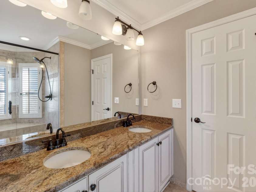 18525 Vineyard Point Lane, Cornelius, NC 28031.  MLS# CAR4344393, YatesRealty ID 11004. 