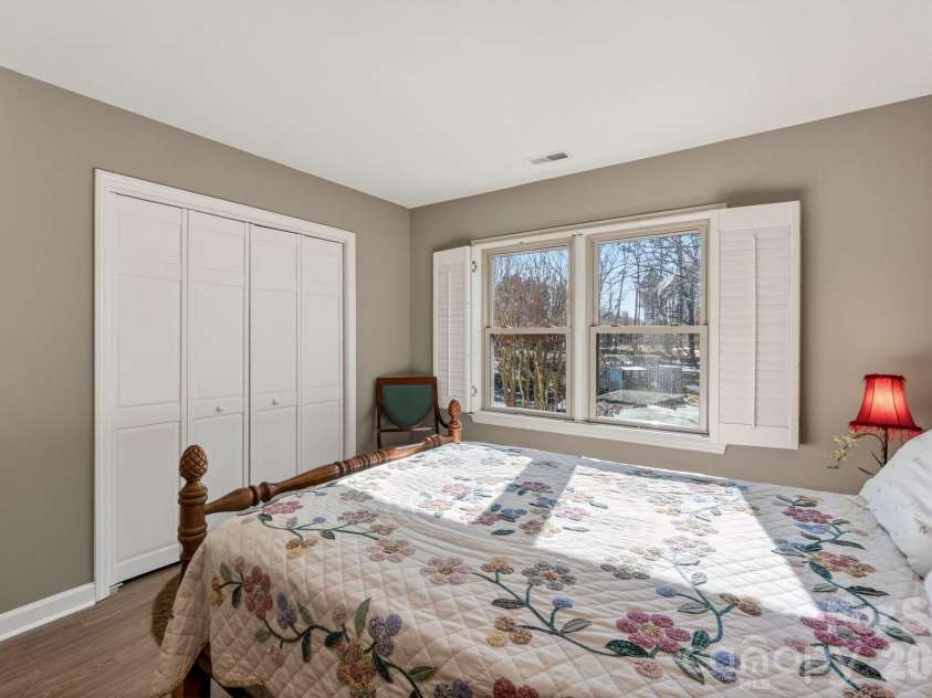 18525 Vineyard Point Lane, Cornelius, NC 28031.  MLS# CAR4344393, YatesRealty ID 11004. 