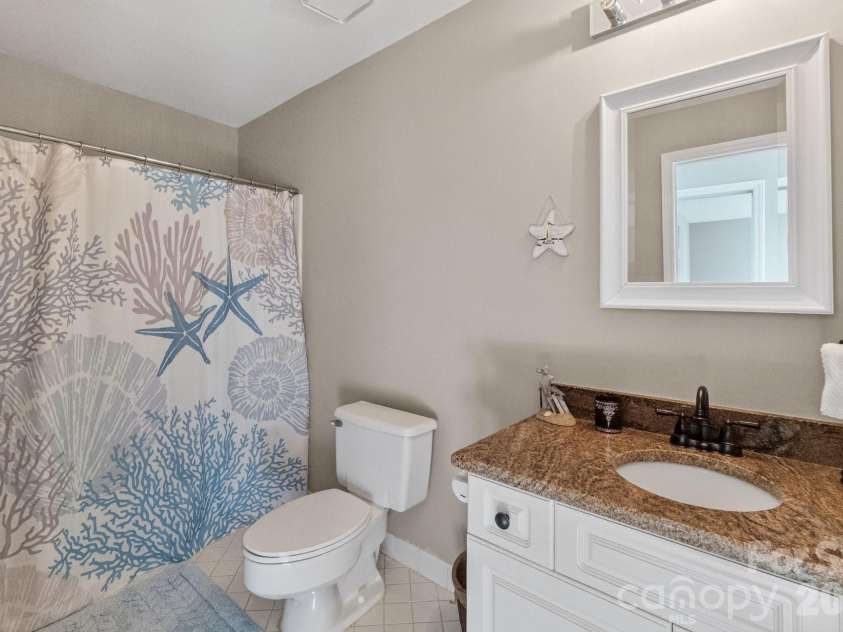 18525 Vineyard Point Lane, Cornelius, NC 28031.  MLS# CAR4344393, YatesRealty ID 11004. 