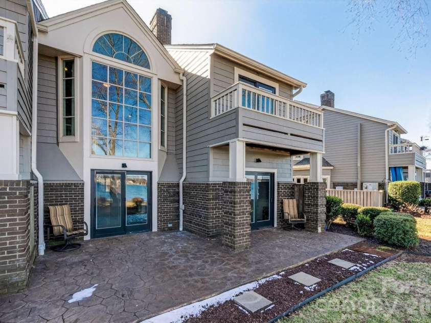 18525 Vineyard Point Lane, Cornelius, NC 28031.  MLS# CAR4344393, YatesRealty ID 11004. 