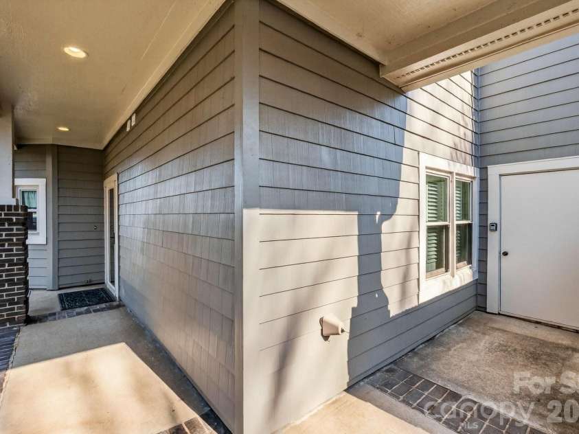 18525 Vineyard Point Lane, Cornelius, NC 28031.  MLS# CAR4344393, YatesRealty ID 11004. 