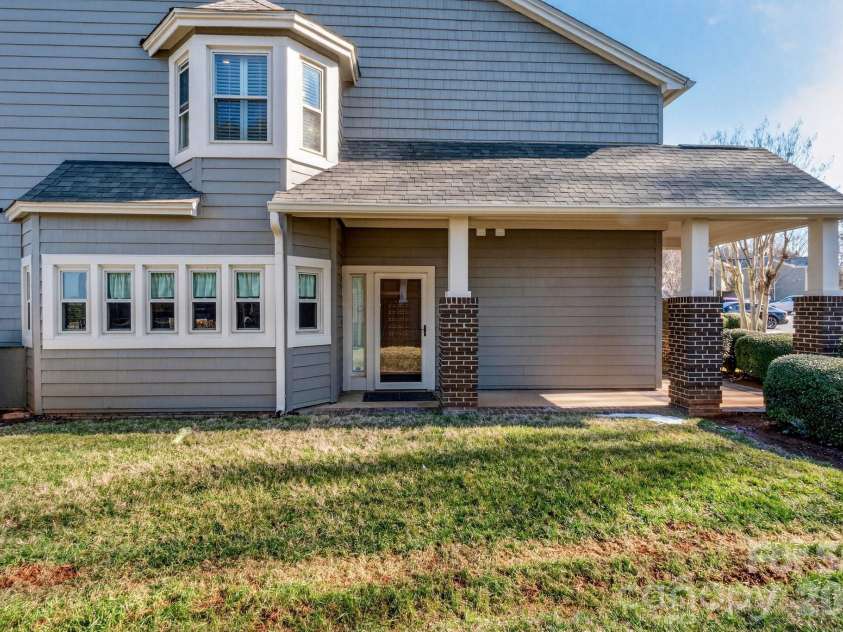 18525 Vineyard Point Lane, Cornelius, NC 28031.  MLS# CAR4344393, YatesRealty ID 11004. 