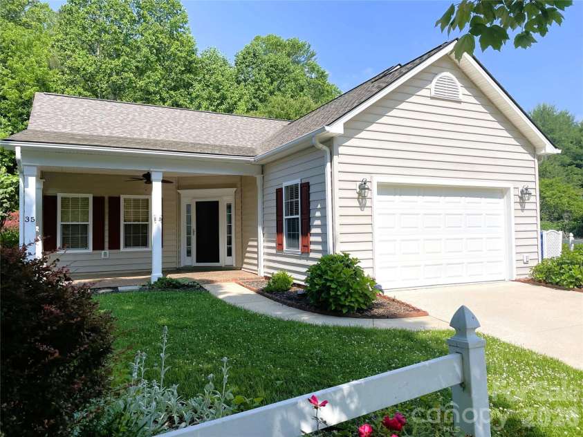 35 Sheffield Place, Brevard, NC 28712.  MLS# CAR4359533, YatesRealty ID 11005. 