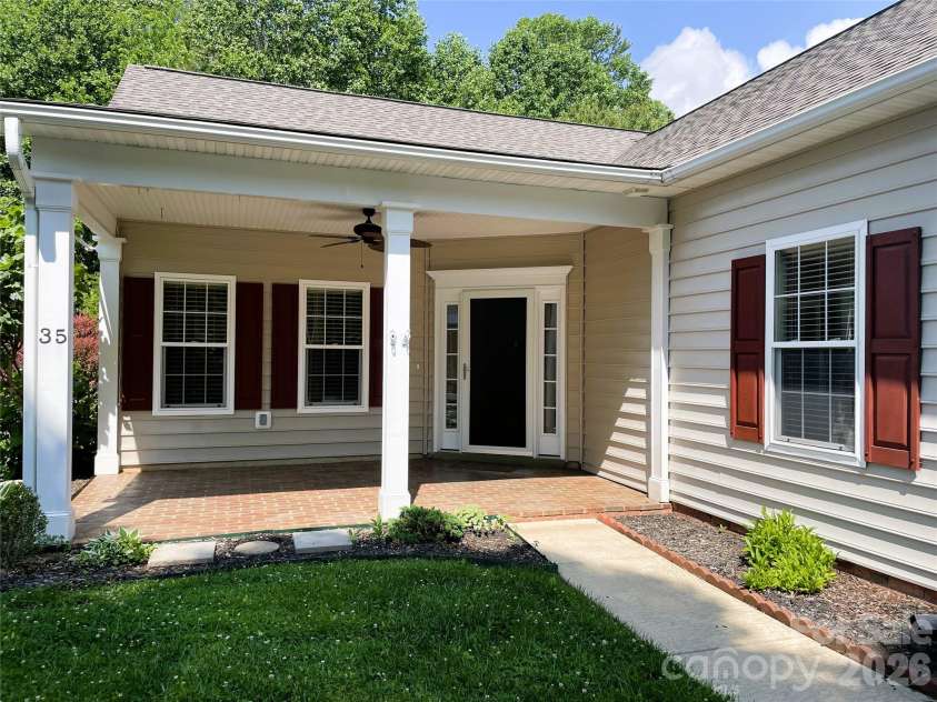 35 Sheffield Place, Brevard, NC 28712.  MLS# CAR4359533, YatesRealty ID 11005. 
