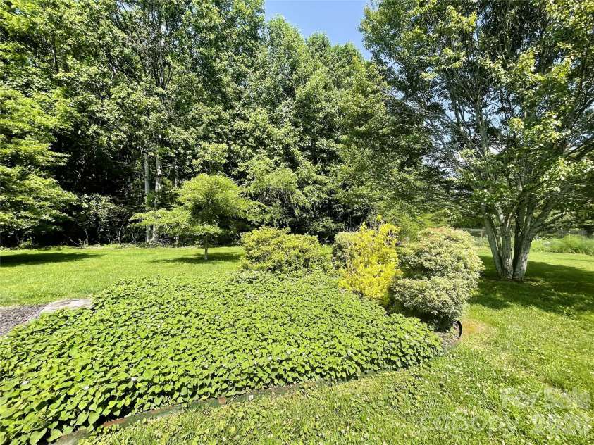 35 Sheffield Place, Brevard, NC 28712.  MLS# CAR4359533, YatesRealty ID 11005. 