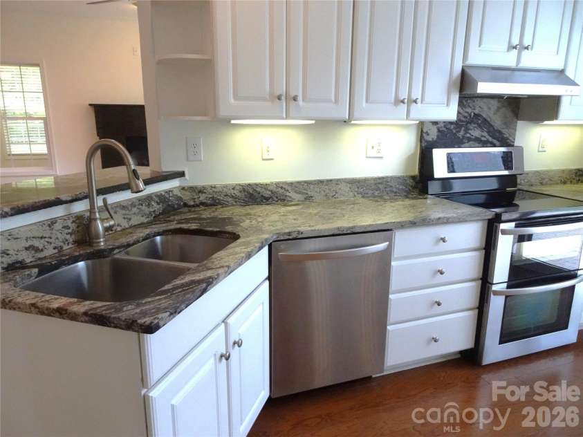 35 Sheffield Place, Brevard, NC 28712.  MLS# CAR4359533, YatesRealty ID 11005. 