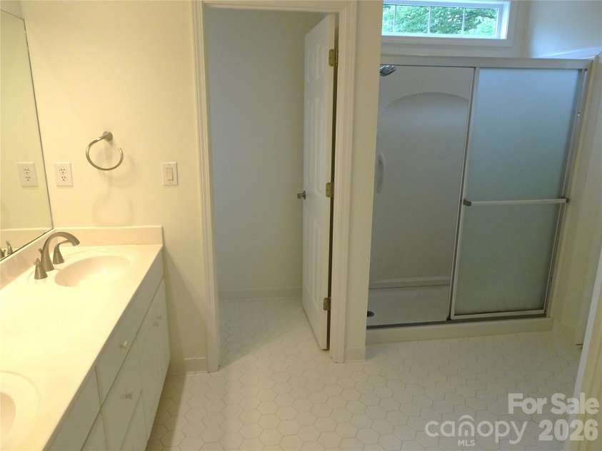 35 Sheffield Place, Brevard, NC 28712.  MLS# CAR4359533, YatesRealty ID 11005. 