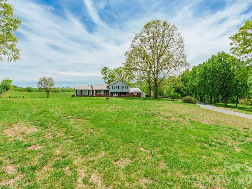 161 Springdale Lane, Cowpens, SC 29330.  MLS# CAR4366841, YatesRealty ID 11006. 