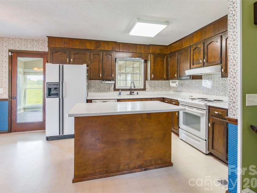 161 Springdale Lane, Cowpens, SC 29330.  MLS# CAR4366841, YatesRealty ID 11006. 