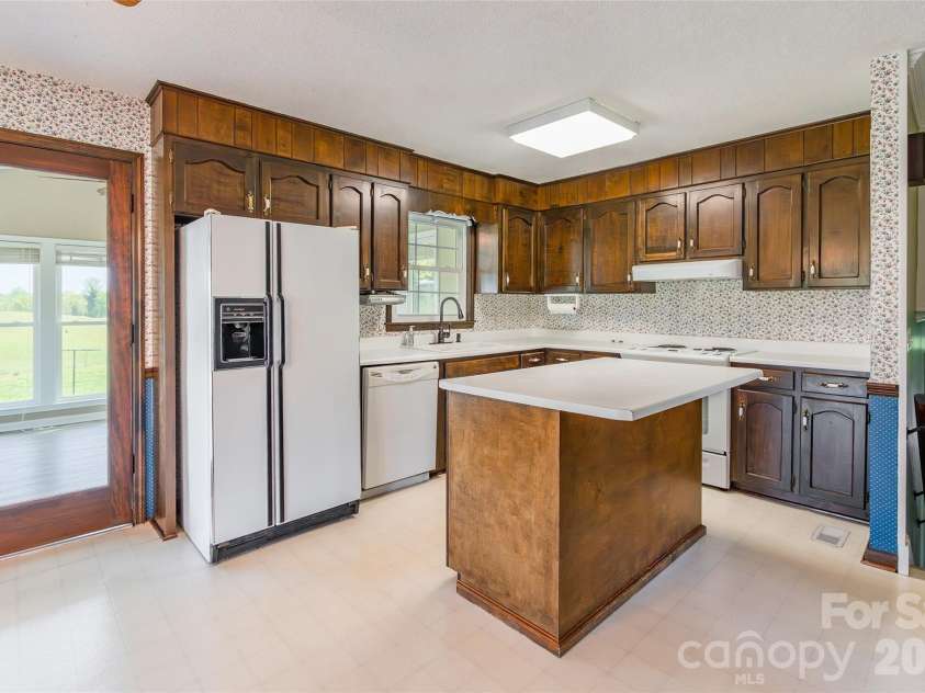 161 Springdale Lane, Cowpens, SC 29330.  MLS# CAR4366841, YatesRealty ID 11006. 