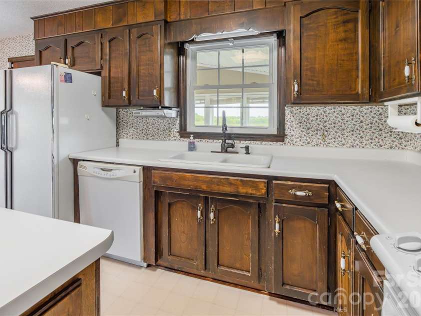 161 Springdale Lane, Cowpens, SC 29330.  MLS# CAR4366841, YatesRealty ID 11006. 