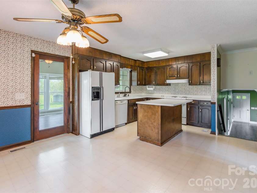 161 Springdale Lane, Cowpens, SC 29330.  MLS# CAR4366841, YatesRealty ID 11006. 