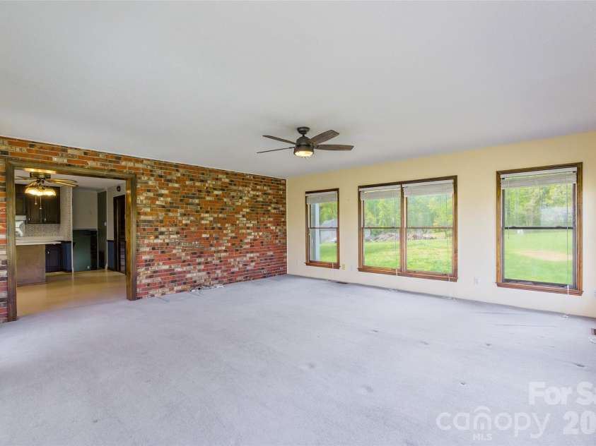 161 Springdale Lane, Cowpens, SC 29330.  MLS# CAR4366841, YatesRealty ID 11006. 