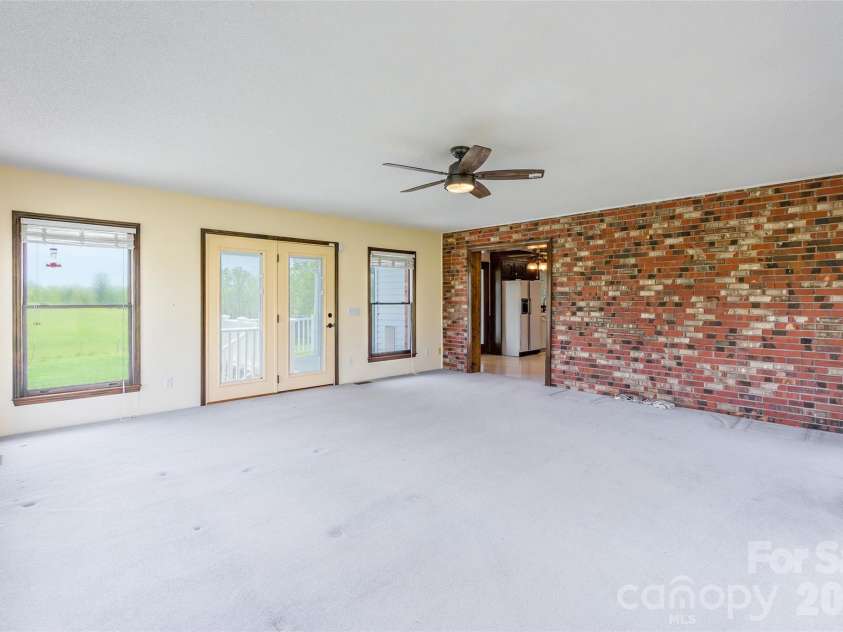 161 Springdale Lane, Cowpens, SC 29330.  MLS# CAR4366841, YatesRealty ID 11006. 