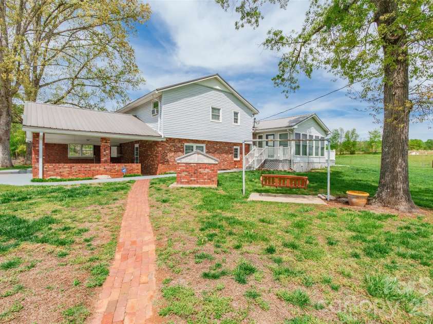 161 Springdale Lane, Cowpens, SC 29330.  MLS# CAR4366841, YatesRealty ID 11006. 