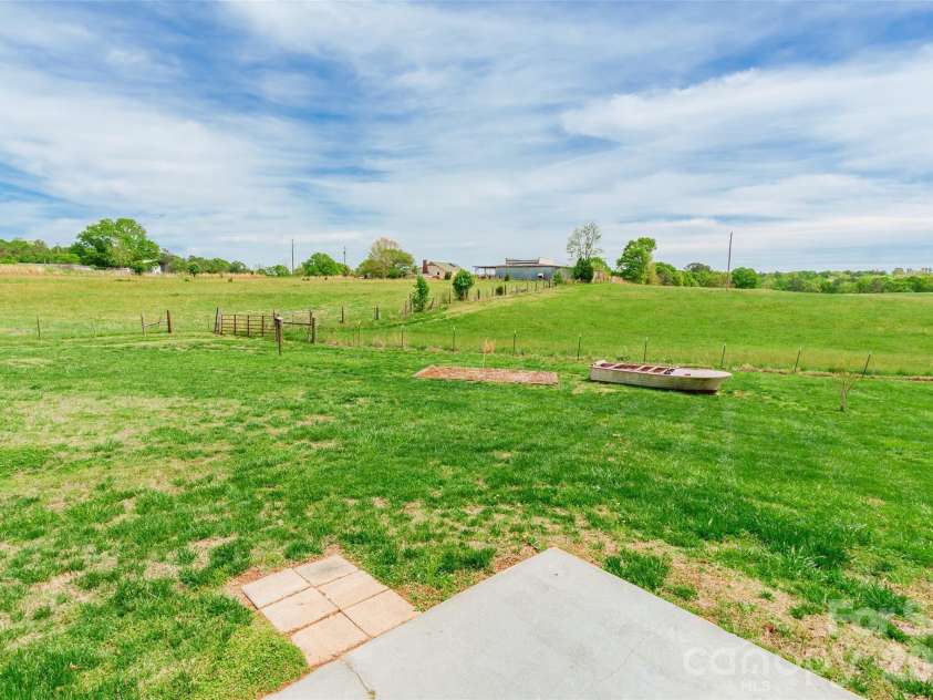 161 Springdale Lane, Cowpens, SC 29330.  MLS# CAR4366841, YatesRealty ID 11006. 