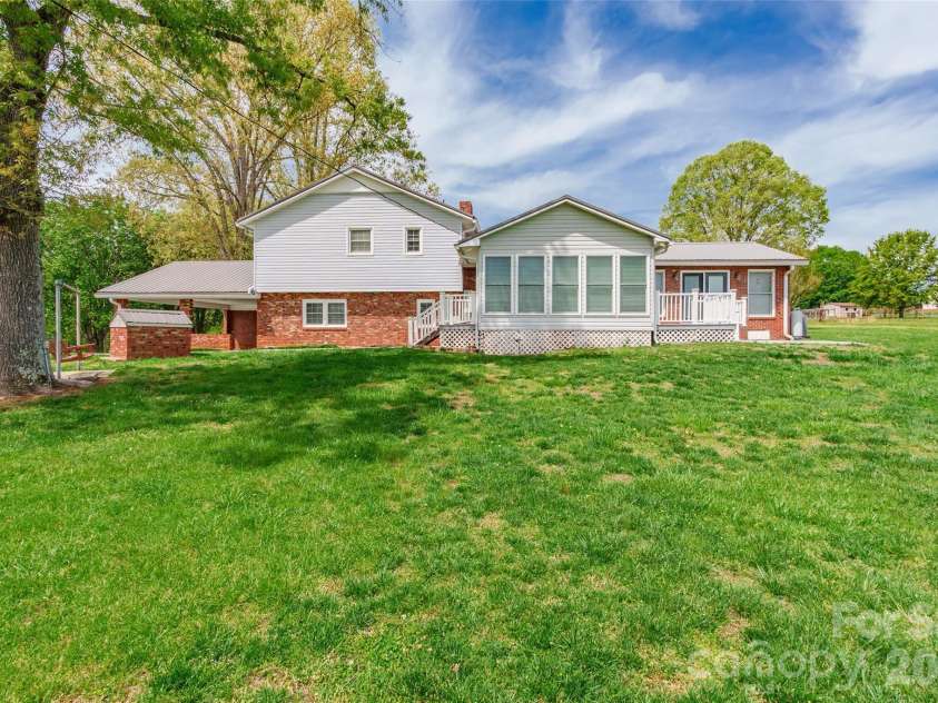 161 Springdale Lane, Cowpens, SC 29330.  MLS# CAR4366841, YatesRealty ID 11006. 