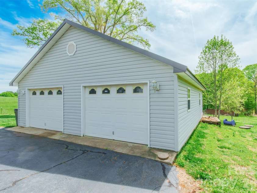 161 Springdale Lane, Cowpens, SC 29330.  MLS# CAR4366841, YatesRealty ID 11006. 
