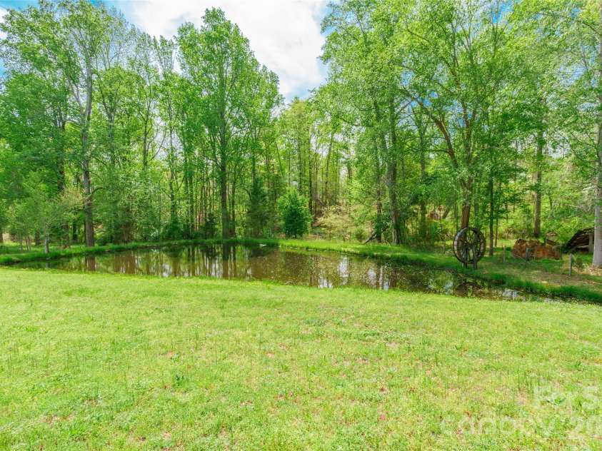 161 Springdale Lane, Cowpens, SC 29330.  MLS# CAR4366841, YatesRealty ID 11006. 