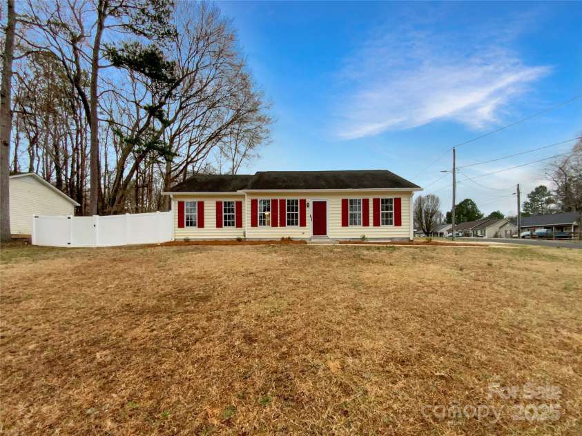 1313 Ridgewood Drive, Concord, NC 28027.  MLS# CAR4235349, YatesRealty ID 11008. 
