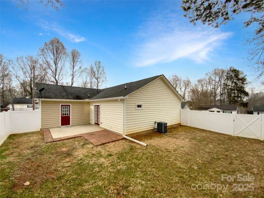 1313 Ridgewood Drive, Concord, NC 28027.  MLS# CAR4235349, YatesRealty ID 11008. 