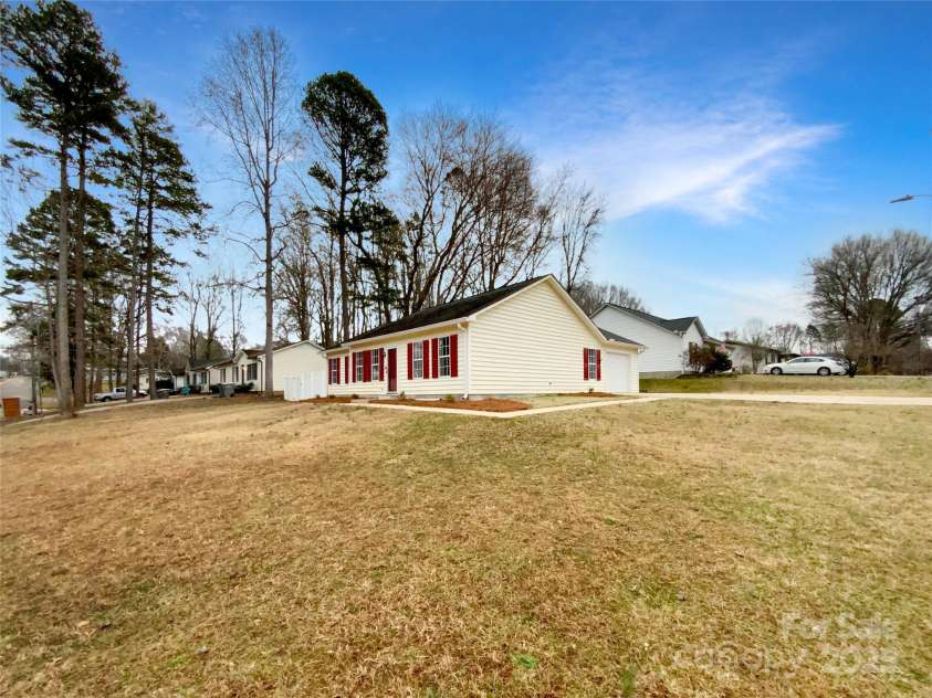 1313 Ridgewood Drive, Concord, NC 28027.  MLS# CAR4235349, YatesRealty ID 11008. 