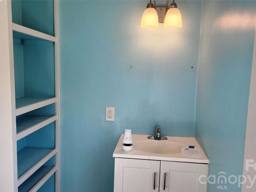 431 Ashworth Circle, Marion, NC 28752.  MLS# CAR4368677, YatesRealty ID 11008. Full Bath
