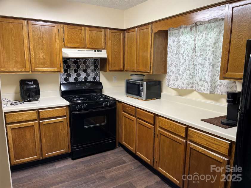 6011 Treetop Court, Charlotte, NC 28212.  MLS# CAR4294505, YatesRealty ID 11009. 