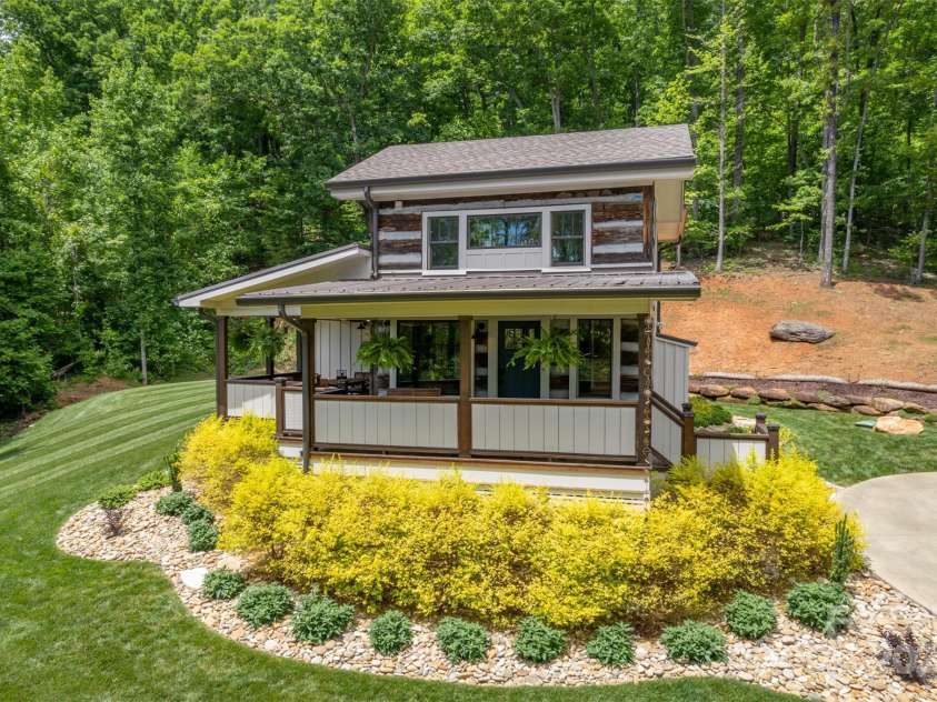 54 Holland Drive, Columbus, NC 28722.  MLS# CAR4309470, YatesRealty ID 11010. 