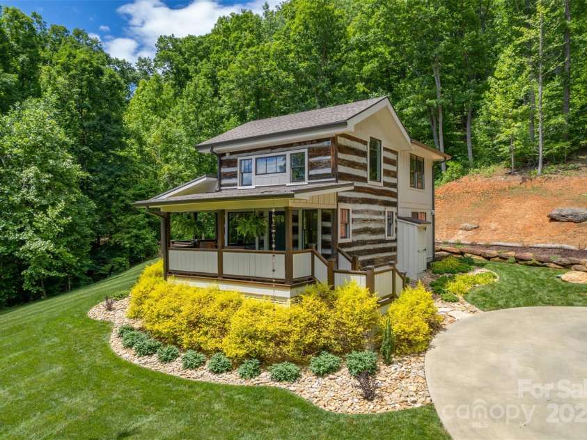 54 Holland Drive, Columbus, NC 28722.  MLS# CAR4309470, YatesRealty ID 11010. 