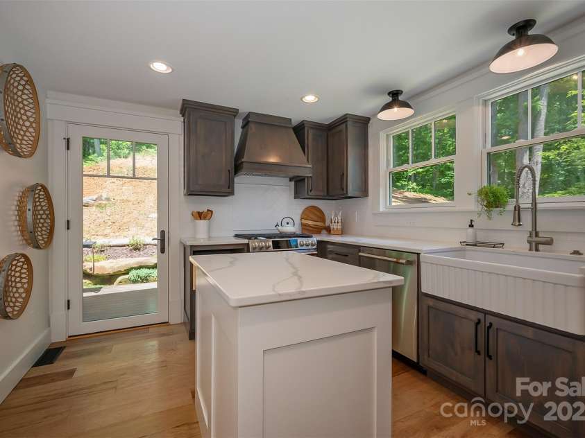 54 Holland Drive, Columbus, NC 28722.  MLS# CAR4309470, YatesRealty ID 11010. 