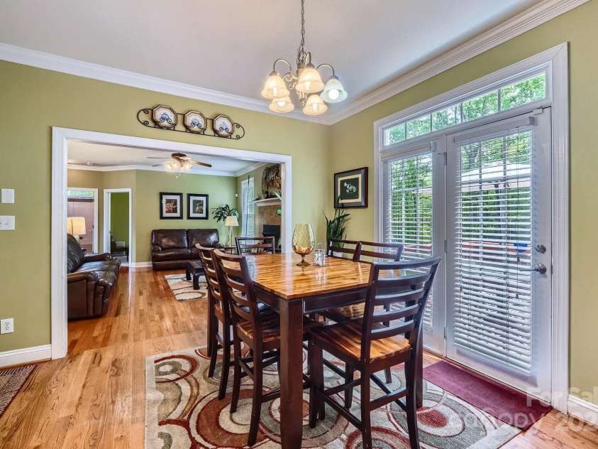 10836 Maryanna Court, Charlotte, NC 28213.  MLS# CAR4248594, YatesRealty ID 11011. Another View of the Kitchen Breakfast/Dining Area