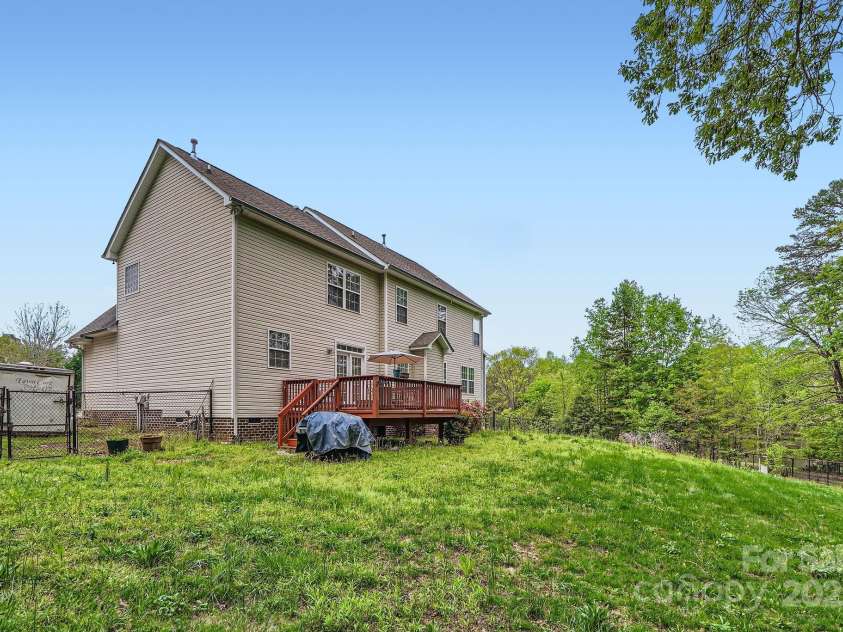 10836 Maryanna Court, Charlotte, NC 28213.  MLS# CAR4248594, YatesRealty ID 11011. Side view of the back of the house, patio/deck, & fenced yard