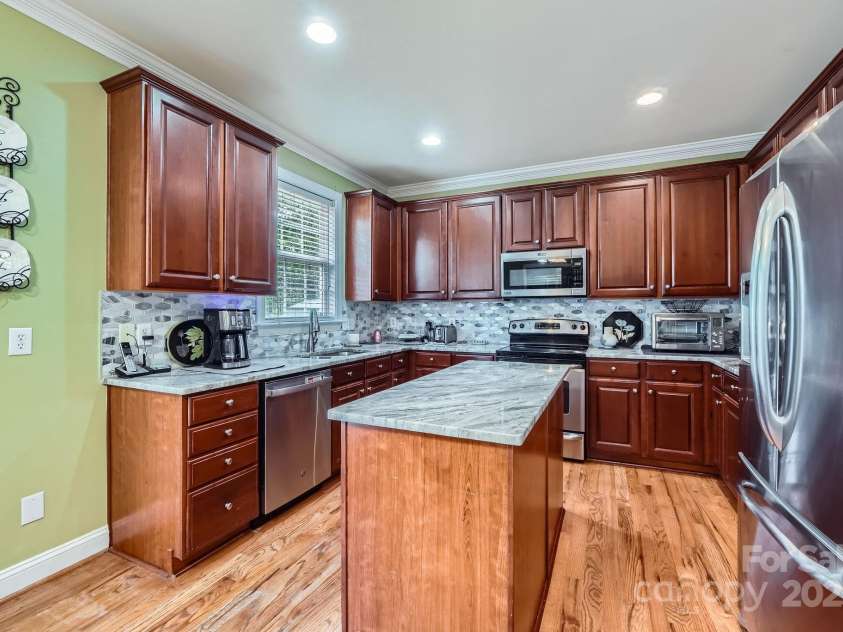 10836 Maryanna Court, Charlotte, NC 28213.  MLS# CAR4248594, YatesRealty ID 11011. Spacious Kitchen with Granite Countertops, Island, Stainless Steel Appliances & lots of Cabinet & Counter space & Large Pantry
